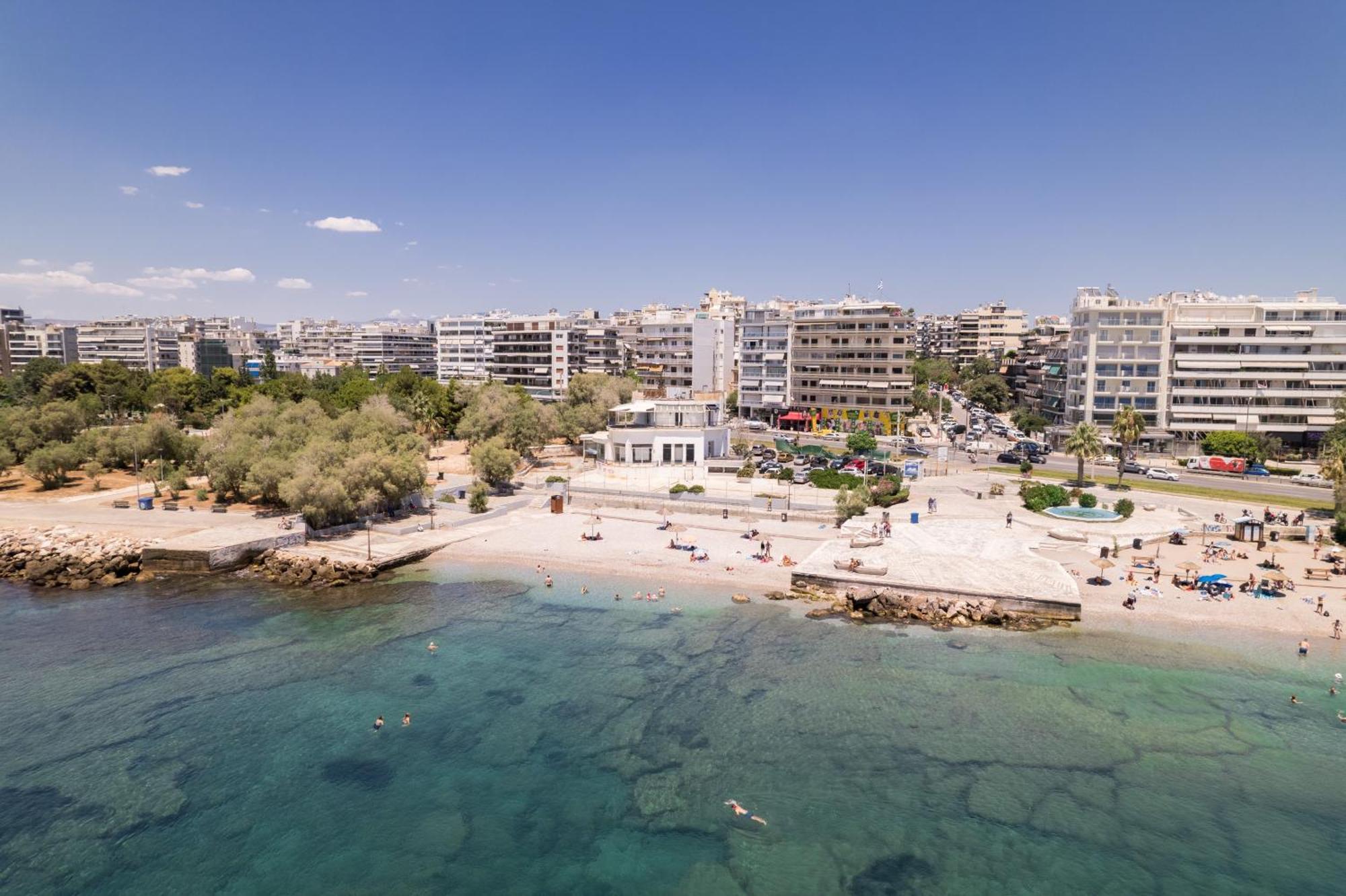 Luxury Seaside Apartment Next To Starbucks Opossite The Beach Park Of Flisvos Atenas Exterior foto
